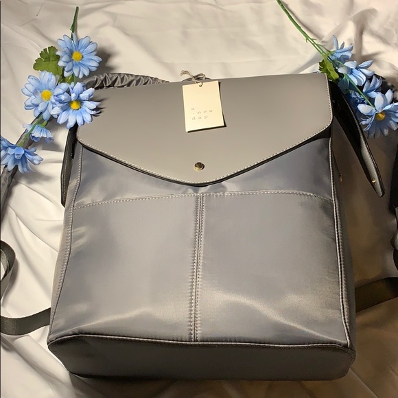 Backpack - Picture 2 of 9